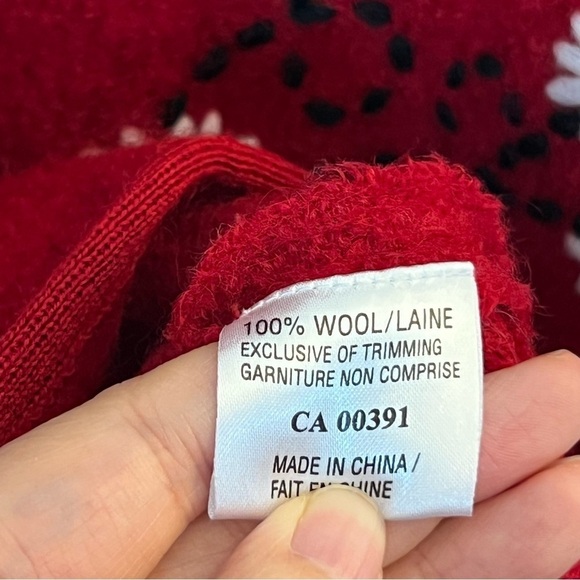 🌼 Red 100% wool cardigan with white  daisies embroidered - Picture 7 of 7